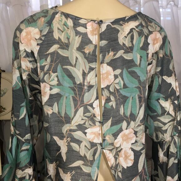 LAUREN CONRAD FLUTTER SLEEVE SPLIT BACK HI LOW BLOUSE TOP SMALL FLORAL FAIRY - Picture 6 of 13